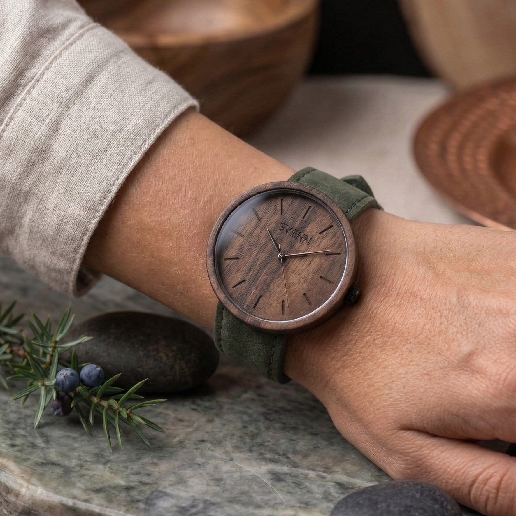 Svenn Aura Khaki Kol Saati uyumunu kusursuzca yansıtan, hem günlük hayata hem de şık davetlere uygun tasarım.