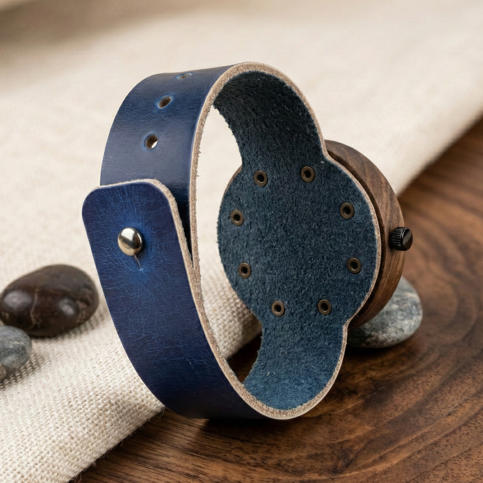 SVENN Shiny Keoke modelinin ahşap gövdesi ve kordon bağlantı noktaları.