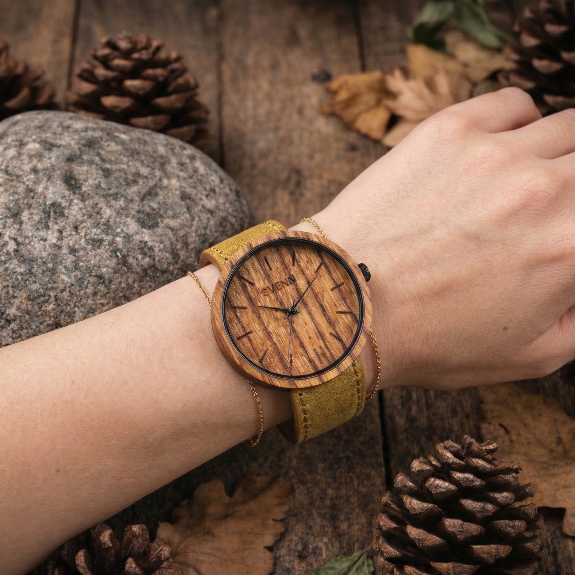 Enerjik ve pozitif genç kadınlara özel hediye seçeneği: Aura Curry saat.