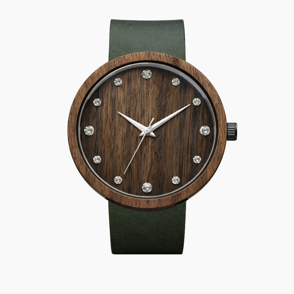 Svenn markasının modern ve doğal çizgilerini birleştiren taşlı saat serisi.